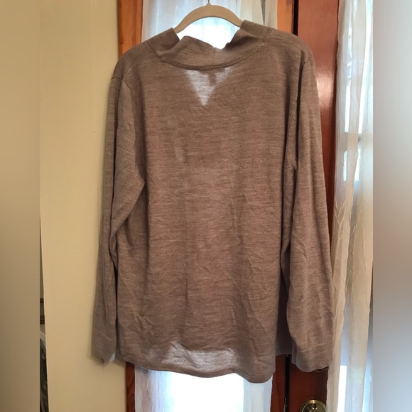 Isaac Mizrahi Live v neck light weight sweater - Picture 2 of 3